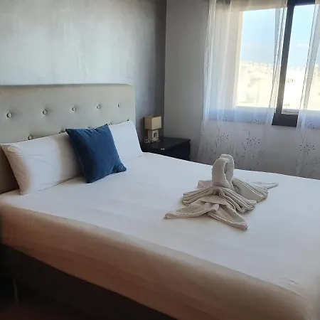 Spacious And Comfortable Paraiso Ii Apartment