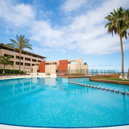Spacious And Comfortable Paraiso Ii Apartment