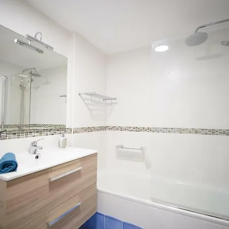 Spacious And Comfortable Paraiso Ii Apartment